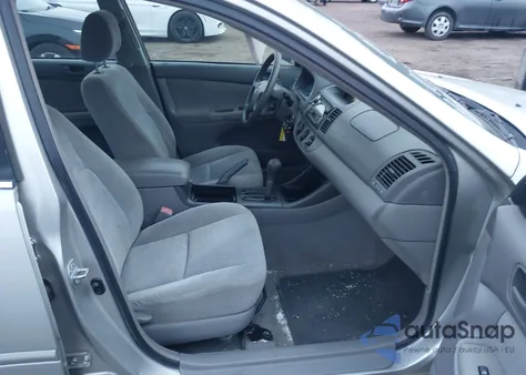 2004 Toyota Camry Le z USA, uszkodzony, nr VIN 4T1BE32K04U877964